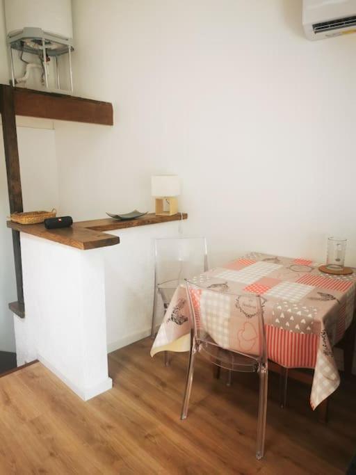 Appartement Avec Terrasse Saint-Martin-de-Bromes Exterior photo